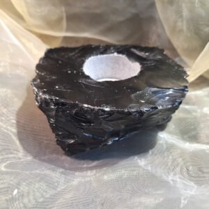 obsidiaanist küünlaalus
